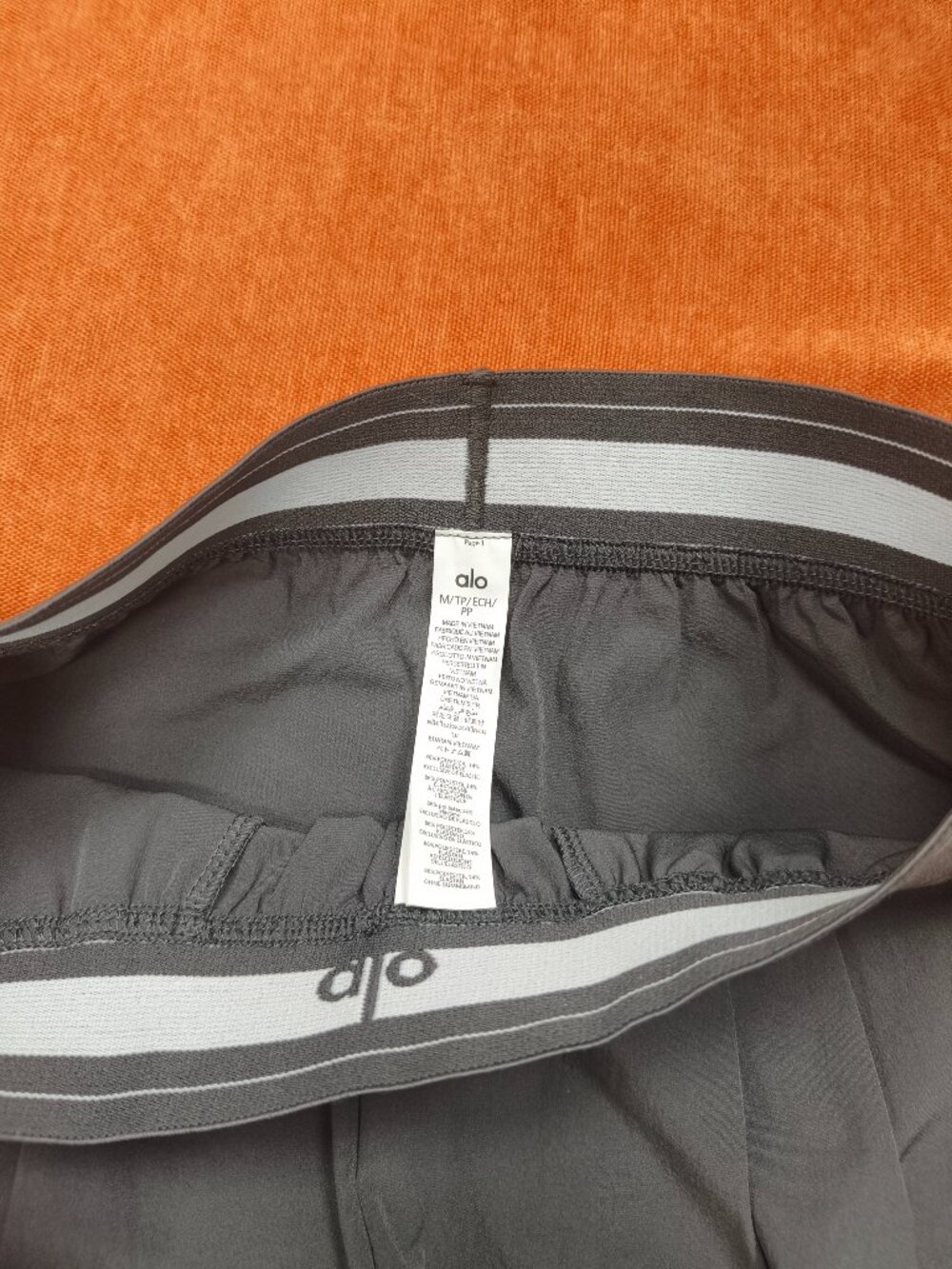 Alo Yoga Versatile Suit Up Trousers Dark Grey NWT💞(Regular 30-inch Length)😎 - Picture 5 of 7